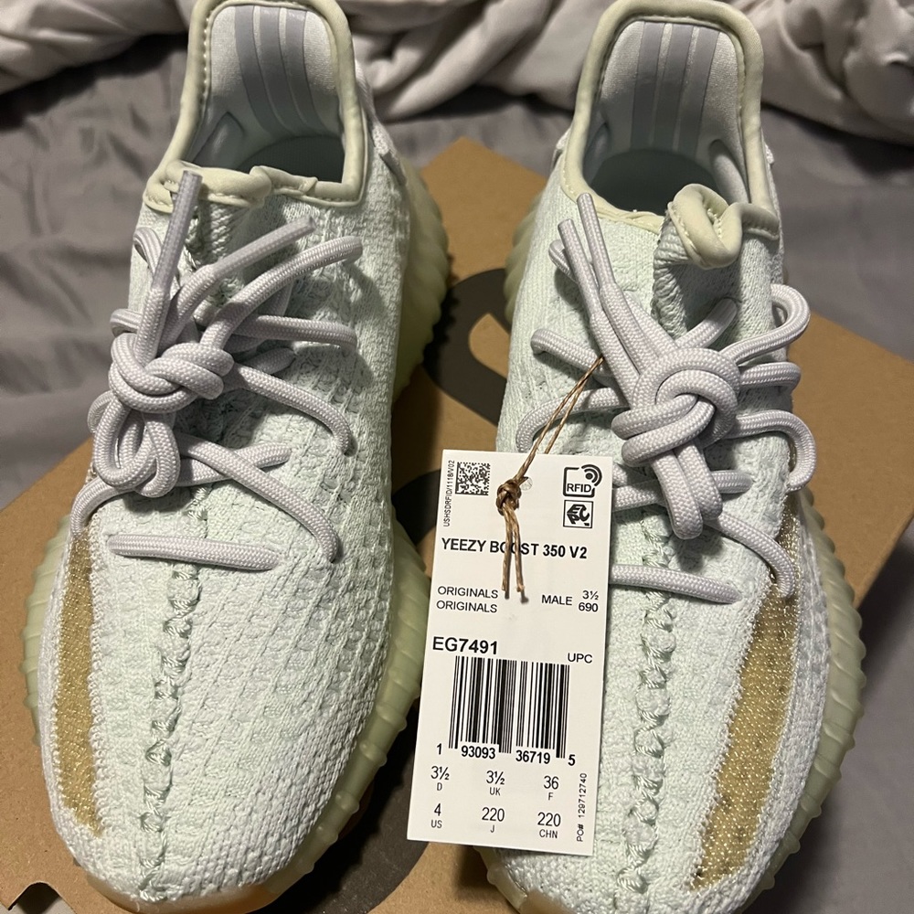 Yeezy 350 boost Hyperspace size 4 (Women size 5.5)